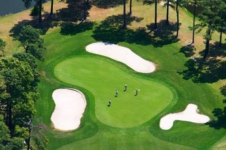 North Myrtle Beach golf courses offer great quality and value for a golf package
