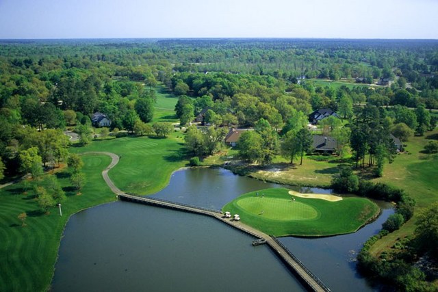 The sixth hole at Willbrook is one of the course's most scenic