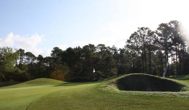 Avoide the pot bunkers at Heather Glen to score well