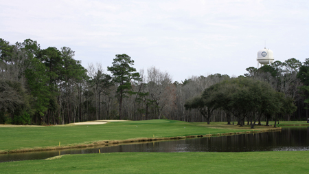 Teh 14th at Wedgefield is the type of hole that makes a Myrtle Beach golf trip memorable.
